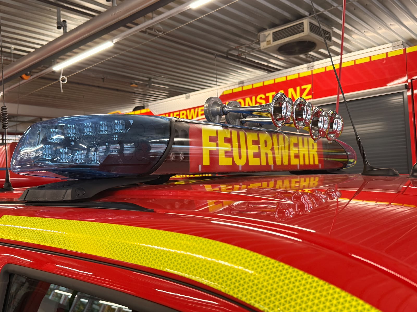Blaulichtbalken eines Feuerwehrfahrzeugs