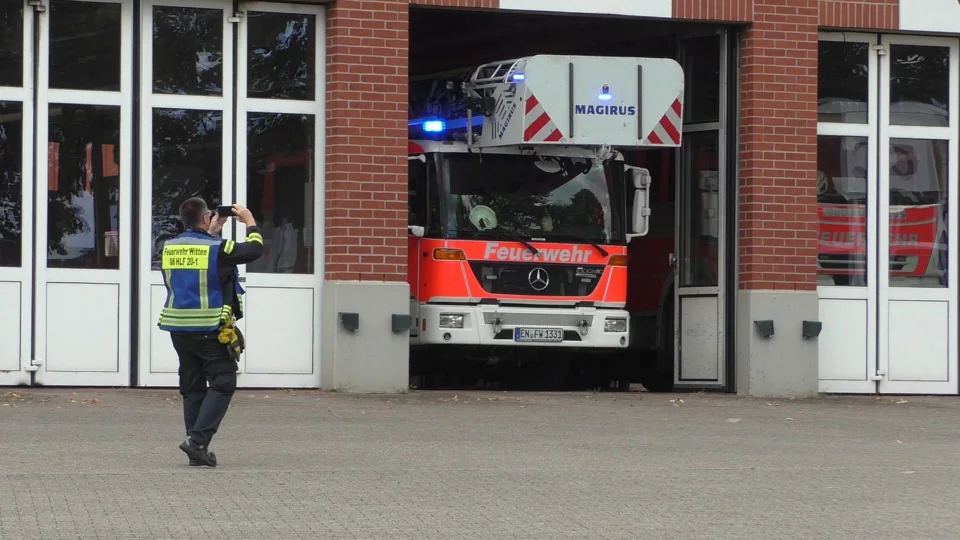 Feuerwehr Witten · LE Bommern · DLK rückt aus der Wachbesetzung aus