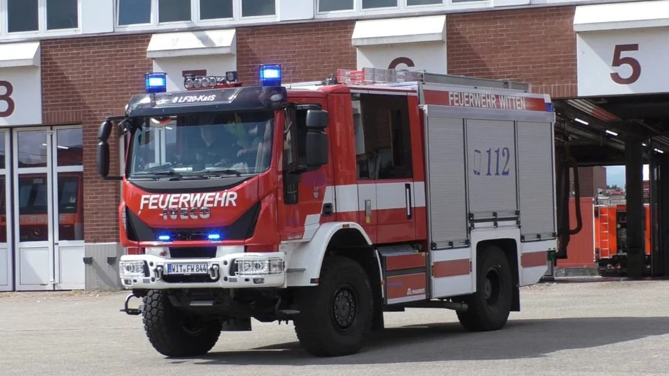 Feuerwehr Witten · LE Bommern · LF 20-KatS rückt aus der Wachbesetzung aus